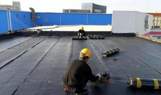 屋顶漏水用什么补漏最好最便宜 屋顶漏水维修公司